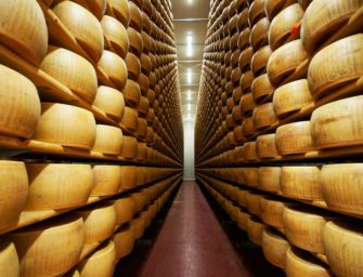 Parmigiano-Reggiano, ritiro 196 forme