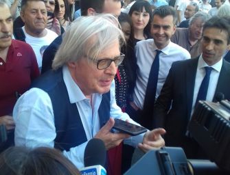 Sgarbi tira la volata a Roberto Salati: per vincere serve un miracolo (video 24emilia)