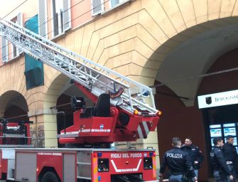 Incendio in centro a Bologna: 1 morto