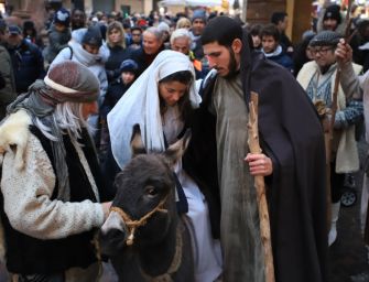 Torna in piazza San Prospero a Reggio Emilia il presepe vivente