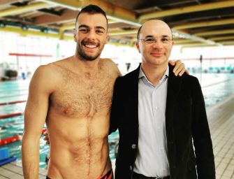 Il sindaco Vecchi consegna il Primo Tricolore a Gregorio Paltrinieri