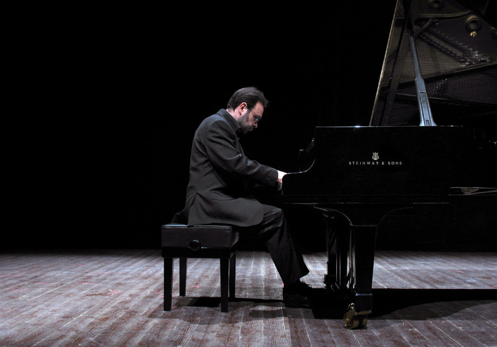 Al Festival Aperto di Reggio torna il pianista Ciro Longobardi con