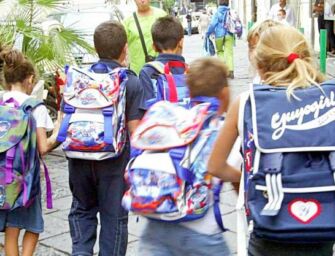 Mangiano pomodorini a scuola, trenta bambini si sentono male