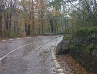 Torrenti in strada al Passo delle Radici (video)