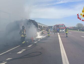 Modena. In Autobrennero in fiamme il rimorchio di un camion trasporto latte