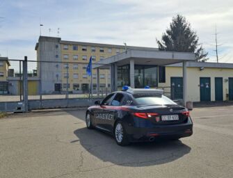 Reggio. Manda in ospedale 4 carabinieri