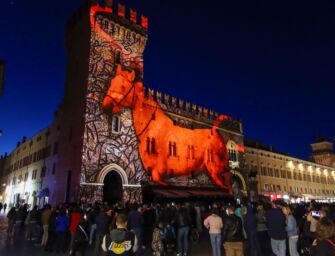 Fino a domenica il videomapping illumina il palazzo Ducale di Ferrara (video e foto)