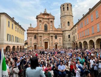 Reggio24. La Schlein benedice Marco Massari, Vecchi attacca le destre: “Dal divano non vincerete mai”