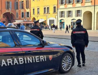 Reggio. Pugno, poi gli strappa la catenina