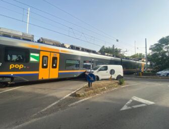 Furgone contro treno, sospesa per 90 minuti la linea Modena-Sassuolo