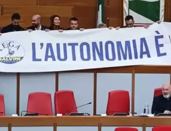 Autonomia. Dopo maratona di 24 ore, passa richiesta referendum: ma è scontro totale