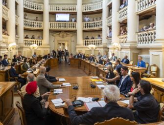 Reggio. Dal Consiglio comunale no ai parcheggi gratuiti all’ospedale