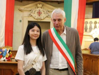 Reggio. Il sindaco Massari ha conferito la cittadinanza a 21 nuovi italiani