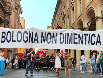 Strage di Bologna, Meloni: attacchi ingiustificati a me e al governo. Schlein: fa vittimismo