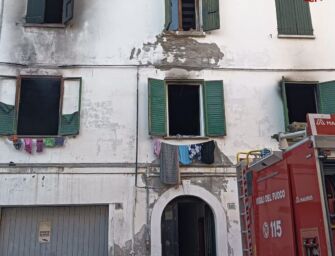 Incendio a Sassuolo: casa inagibile, evacuate 13 persone tra cui due minori