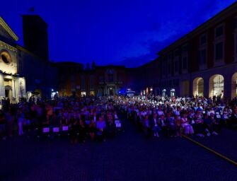 In piazza Prampolini brillano le stelle per il 50esimo della Pallacanestro Reggiana