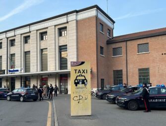 Reggio stazione, sul monopattino col coltello