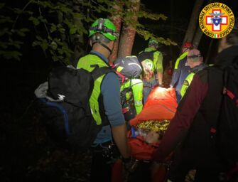 Nei boschi in ipotermia, salvata 63enne