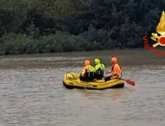 Due in salvo dall’acqua del Panaro (video)