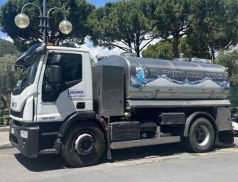 Autobotti Iren a Pratissolo senz’acqua