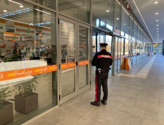 Rubiera. Ruba nel supermercato e per fuggire aggredisce un carabiniere