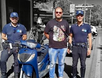 Modena. Gli rubano lo scooter dal cortile, ma la polizia locale lo ritrova e lo restituisce