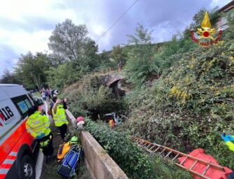 Vignola, vola nel canale con l’auto: salvata