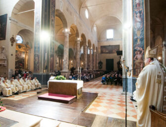 Festa di san Prospero a Reggio, la veglia del vescovo in basilica con i giovani