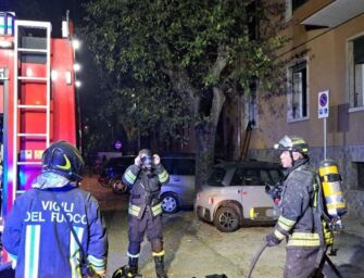 Modena. Incendio in una palazzina, recuperati a cavalcioni su finestre: 10 salvati, 2 feriti